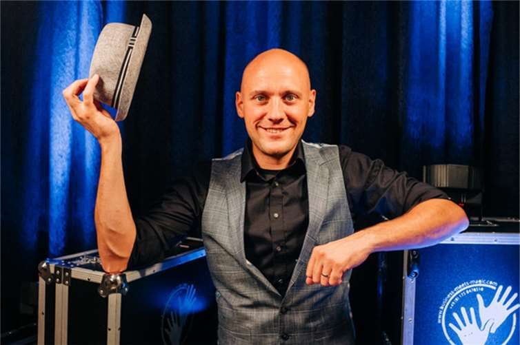 Feine Kultur im Ahrtal: „Zieh los“  Jean Olivier. Foto: DNO-COllective