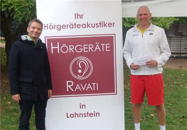 Jean Ravati (links), Inhaber von Hörgeräte Ravati in Lahnstein, freut sich mit den Siegern, hier mit C. Vollmert, Gewinner der Konkurrenz H40. Foto: privat