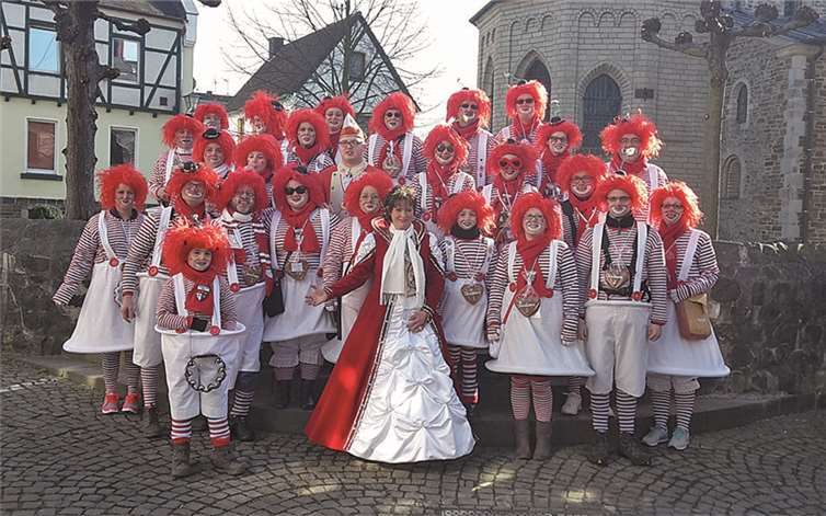 Jecke Kostümierungen gehören zum Karneval, wie „Bützchen“ und „Alaaf“. privat