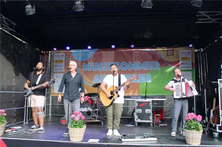 Jeckeditz eröffnen den Ahrweiler Musiksommer Jeckeditz in Ahrweiler. Foto: DU