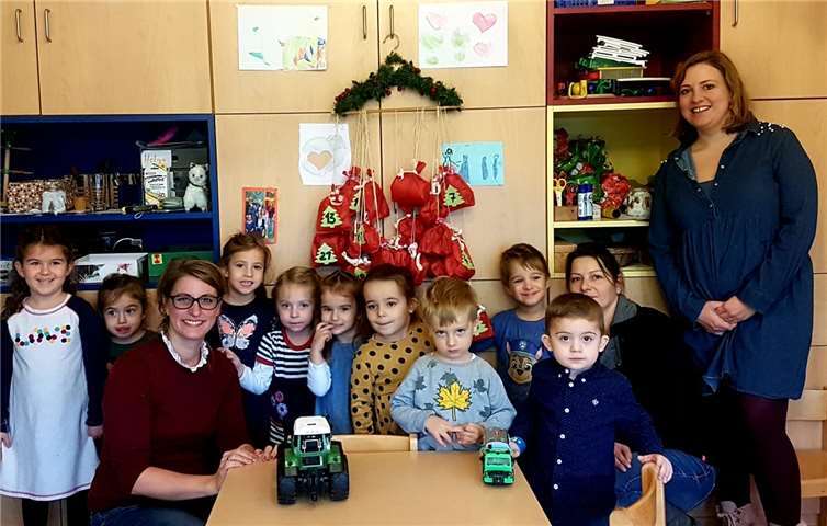 Jede Gruppe erhielt einen individuell gestalteten Adventskalender. Foto: privat