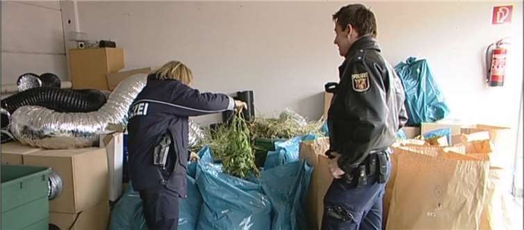 Jede Menge Beweismaterial wurden sichergestellt. Fotos: www.winklertv.de