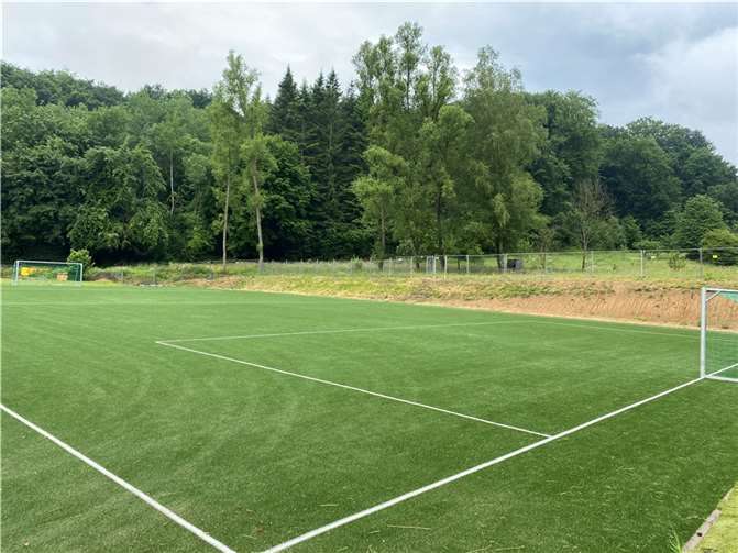 Jede Menge Geld und Mühe flossen in das neue Kleinspielfeld des Vereins.