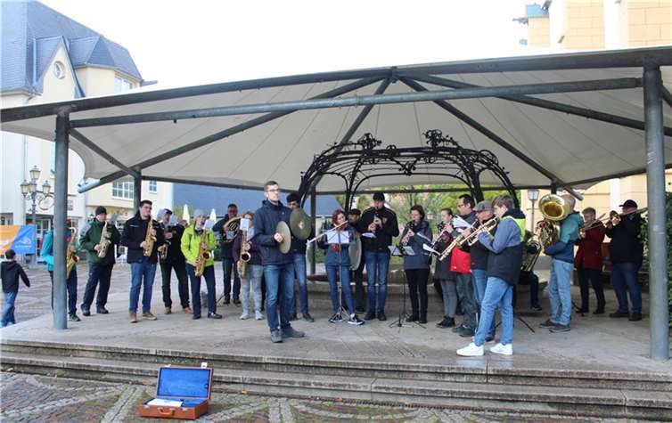 Shoppen und bummeln ohne Stress Jede Menge Live-Musik gab es auch in Ahrweiler.