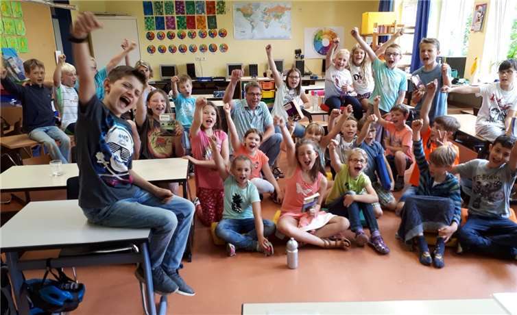 „Waldolympiade für Kids“ Jede Menge Spaß hatten die Mädchen und Jungen bei der Vorlesung von spannenden Büchern durch den Autor Frank Becker.