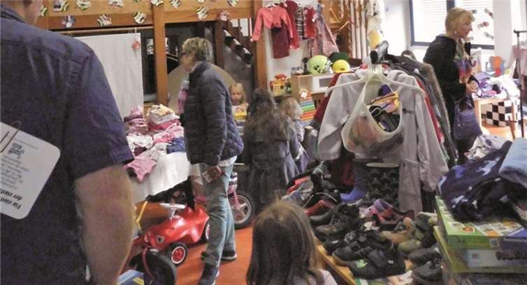 Jede Menge Spielzeug, Kleidung und Bücher wurden angeboten. privat