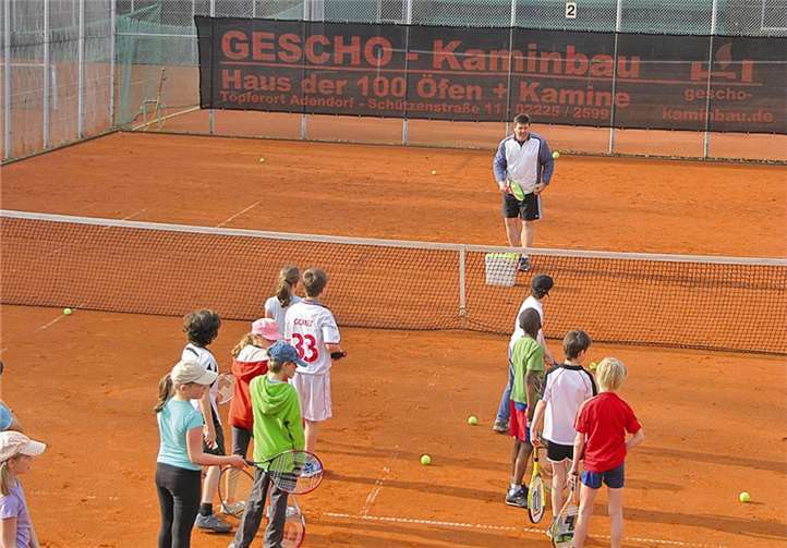 Jede Menge Tennis-Action gab es bei der Saisoneröffnung zu erleben. Privat