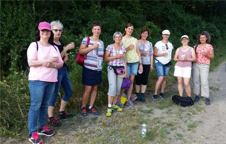 Jede Pause wurde mit einer feucht fröhlichen Erfrischung zelebriert.Foto: TuS Kehrig