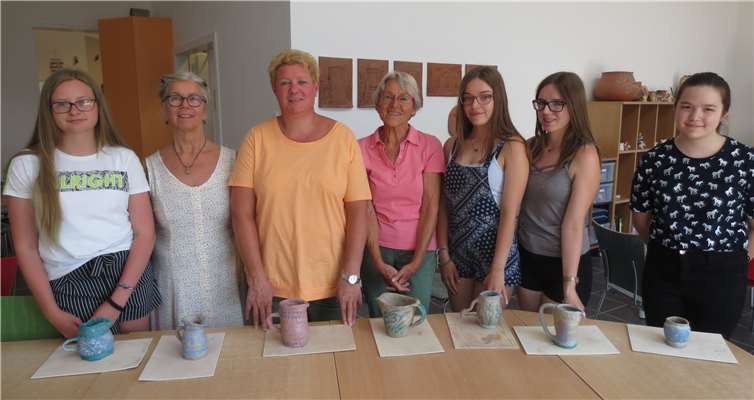 Jede Teilnehmerin durfte selbst einen Krug töpfern - das Ergebnis konnte sich sehen lassen. Foto: privat