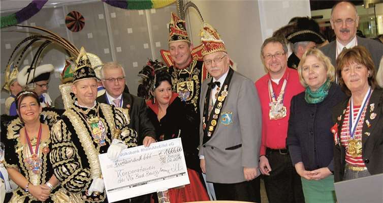 Jedem der Karnevalsvereine übergab die VOBA einen Spenden-Scheck. FA
