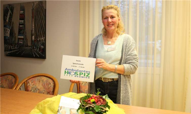 Jeden 3. Dienstagnachmittag im Monat von 15 bis 16 Uhr bietet die Hospiz- und Palliativfachkraft Verena Krings-Ax im Seniorenzentrum Mühlenau in Puderbach und von 16:30 bis 17:30 Uhr im Seniorenzentrum Uhrturm in Dierdorf eine offene Sprechstunde für schwerstkranken Menschen und ihre Angehörigen aus der Region an.Andrea Schulze