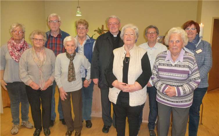 Jeden Dienstag um 10.30 Uhr wird die Heilige Messe in der Kapelle des Altenheims gefeiert. Pflegestützpunkt Maifeld