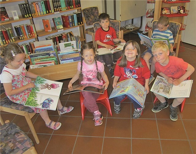 Jeden Dienstagmorgen treffen sich die Kinder in der KÖB. privat