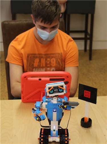 Jeden Donnerstag von 16.30 bis 19 Uhr können andere Modelle entwickelt undcodiert werden.