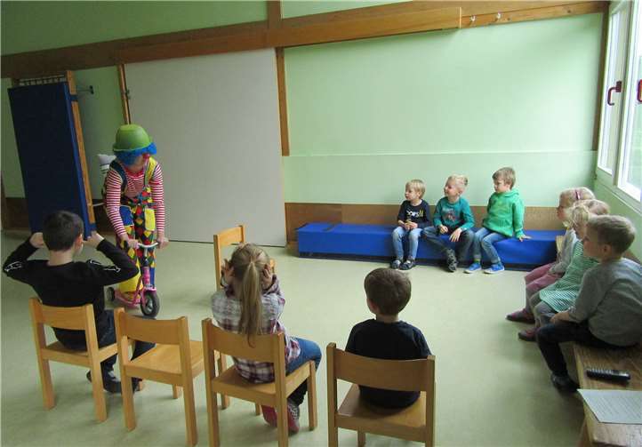 Jeden Fehler, den „Trixi“ machte, berichtigten die Kinder sofort.