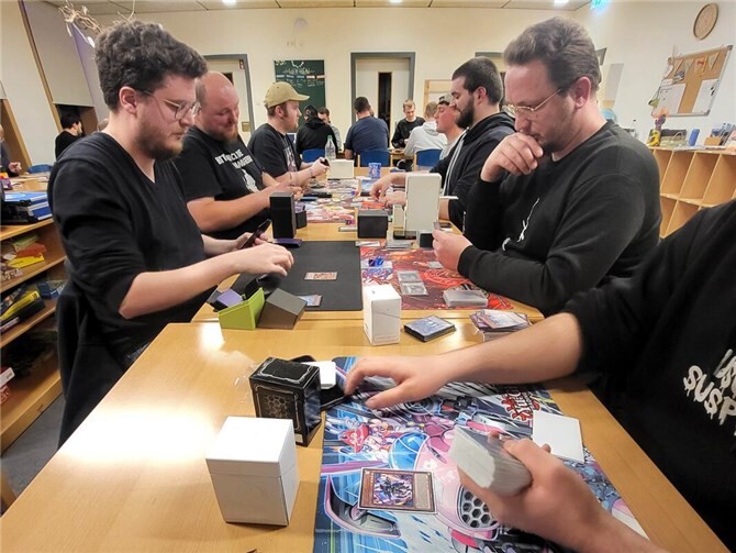 Jeden Mittwoch ab 16:00 Uhr verwandelt sich das Jugend-, Kultur- und Bürgerzentrum „Zweite Heimat“ in Höhr-Grenzhausen in eine Arena für strategische Duelle. Foto: privat