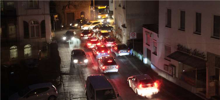 Jeden Morgen kommt es an der Freiherr-vom-Stein zum Verkehrschaos. Foto: MFU