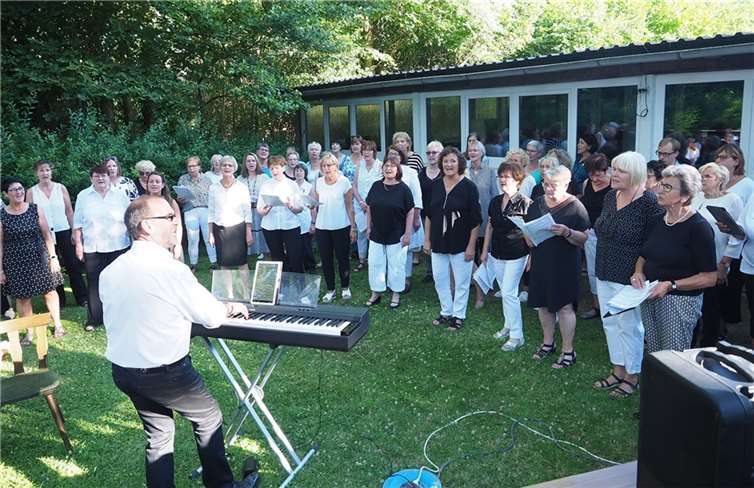 Jeder Auftritt und jeder Vortrag erhielt seinen gebührenden Applaus vom Publikum. Foto: Herbert Hennes