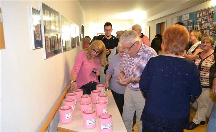 Jeder Besucher konnte entscheiden, in welchen, für ihn am besten passenden Topf, er seine 1-Cent-Münze steckte.privat