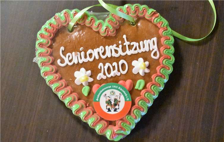 Jeder Gast erhielt von den Stadtsoldaten ein Lebkuchenherz.