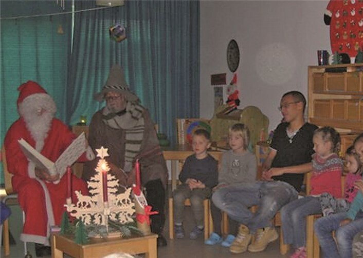 Jeder Gruppe statteten der Nikolaus (Herr Döring) und Knecht Ruprecht (Herr Ley) einen Besuch ab.Privat