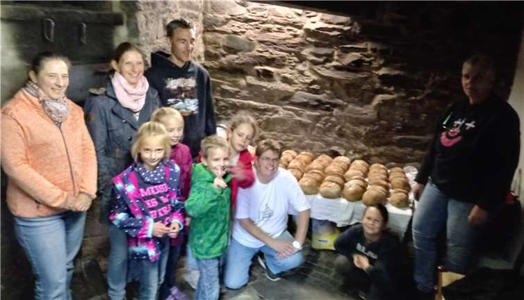 Jeder Teilnehmer durfte nach dem Backtag ein frisches Brot mit nach Hause nehmen. Privat