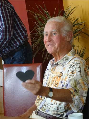 Jeder Teilnehmer erhielt ein Schieferherz.