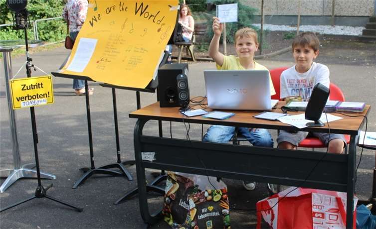 Jeder konnte an Michael Jackson´s „We are the world“ mitwirken.