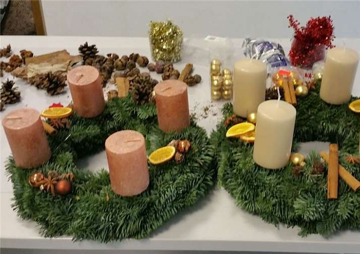 Jeder konnte seinen Kranz individuell gestalten. privat