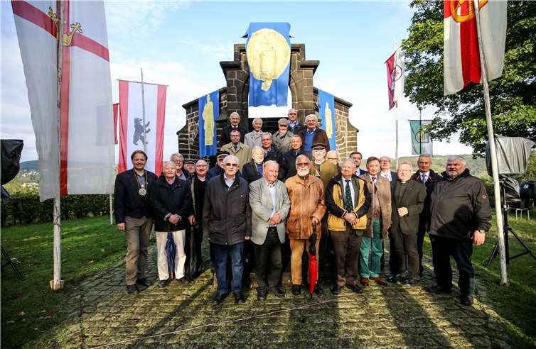 Jedes Jahr lädt die Kaiser-Ruprecht-Bruderschaft zu einer Feierstunde am Königsstuhl zu Rhens ein. 