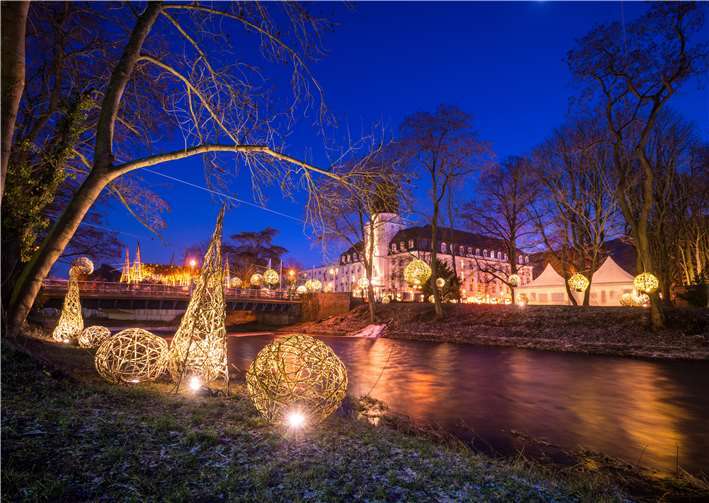 Jedes Jahr locken die festlich illuminierten Dekorationen am Ahrufer und im Kurpark im Advent zahllose Besucher nach Bad Neuenahr. Christian Lersch