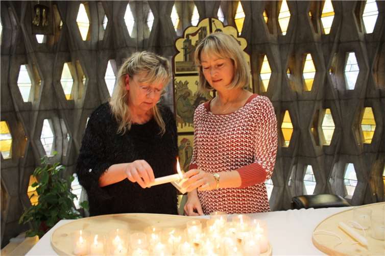 Jedes Jahr werden für die Menschen, die vom Ambulanten Hospiz begleitet wurden, je eine Kerze angezündet.