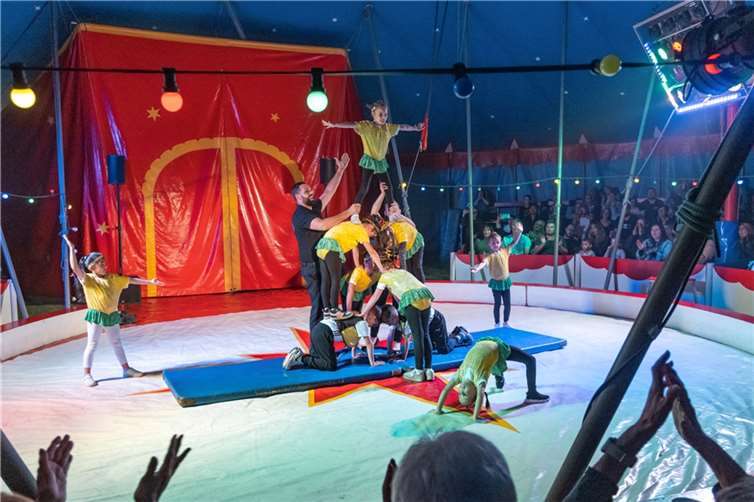 Jedes Kind hatte seinen persönlichen Auftritt und konnte im Scheinwerferlicht glänzen.