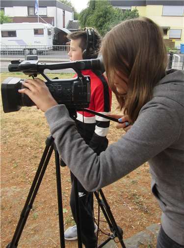 Jedes Kind übernahm abwechselnd alle für den Dreh notwendigen Aufgaben wie Kamera oder Ton.Foto: privat