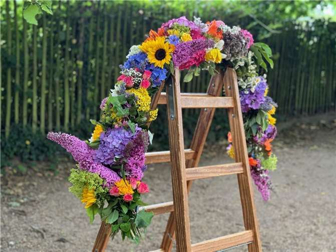 Jedes Vorschulkind wurde durch den Blumenbogen entlassen. Foto: privat