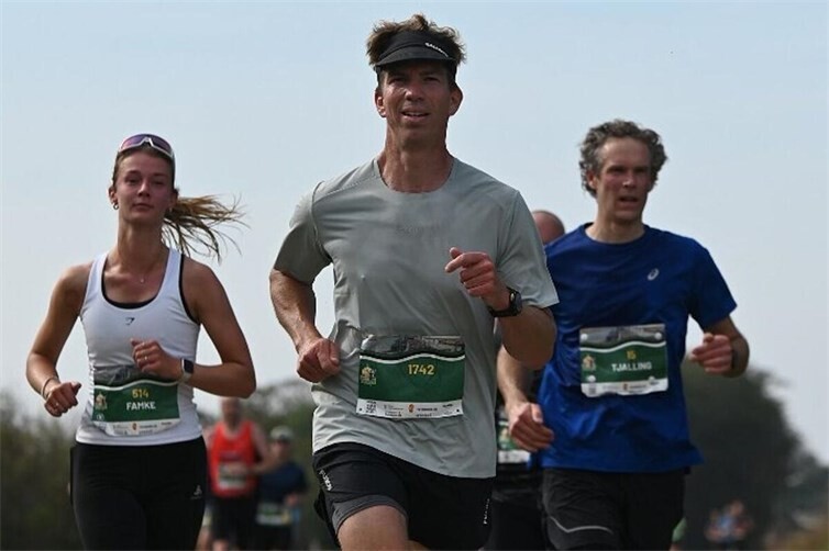 Jendrik Graß (LT Puderbach) finishte den Halbmarathon auf der niederländischen Insel Texel