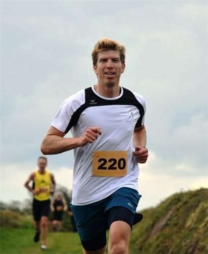 Jendrik Graß (Lauftreff Puderbach) bewältigte den 4. Hoogebergloop auf Texel als 6.Foto: privat