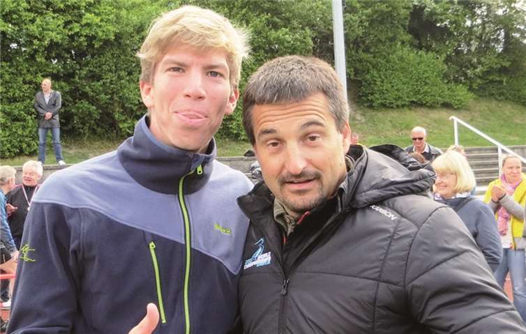Jendrik Graß (l.) zusammen mit dem Olympiasieger Georg Hackl. privat