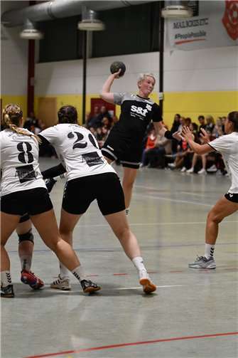 Jenifer Eiffler mit Übersicht zum Torerfolg.