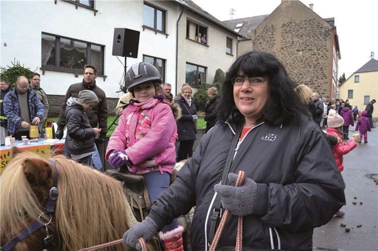 Jennifer aus Alzheim war mit ihren 5 Jahren und ihrem Pony zum ersten Mal dabei.