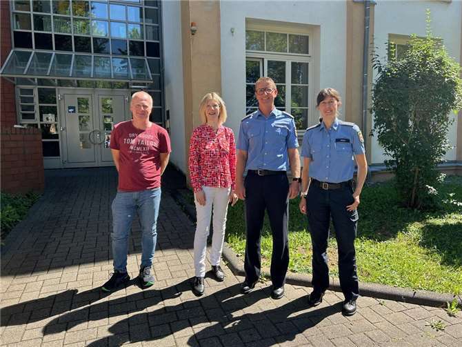 Jenny Groß bei der Polizeiinspektion in Montabaur. Foto: privat