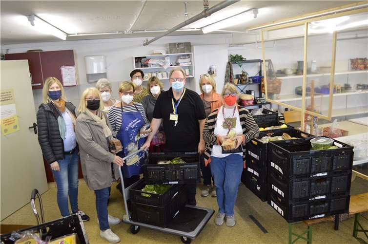 Jenny Groß und Michael Jung während ihres Besuches bei der Tafel. Quelle: Büro von Jenny Groß