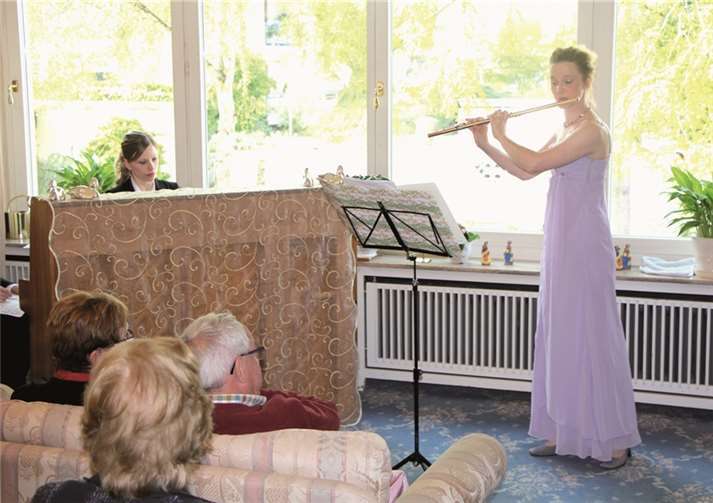 Jenny Schaaf (Klavier) und Britta Bauer (Querflöte) präsentierten ein breit gefächertes Programm. privat