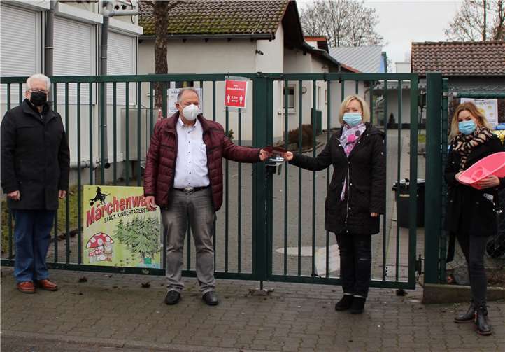 Jennyfer Matousek, Olga Klein, Dieter Löhr, Stadtbürgermeister Gerd Heim.Foto: privat
