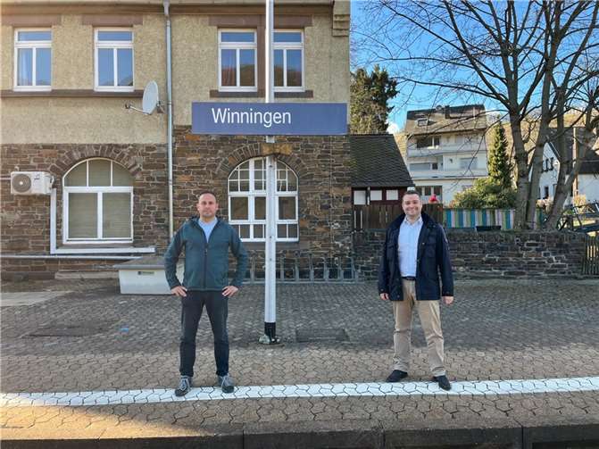 Jens Firmenich und Torsten Welling treffen sich am Bahnhof Winningen. Foto: Torsten Welling MdL (CDU)