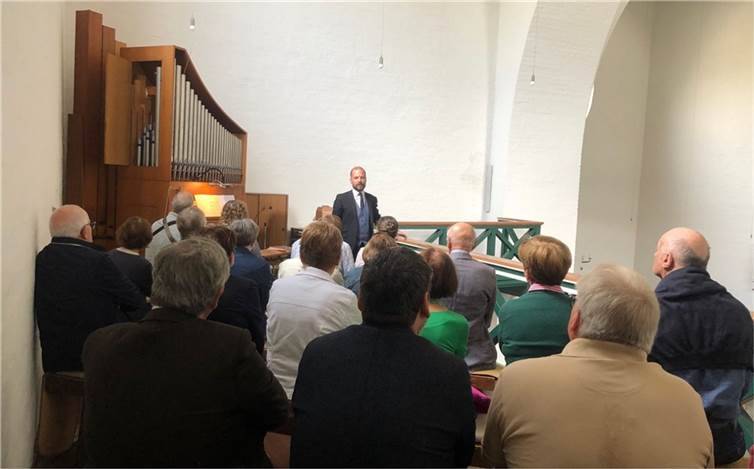 Jens Michels sorgte für eine klangvolle Einstimmung auf der Empore.  Fotos: privat