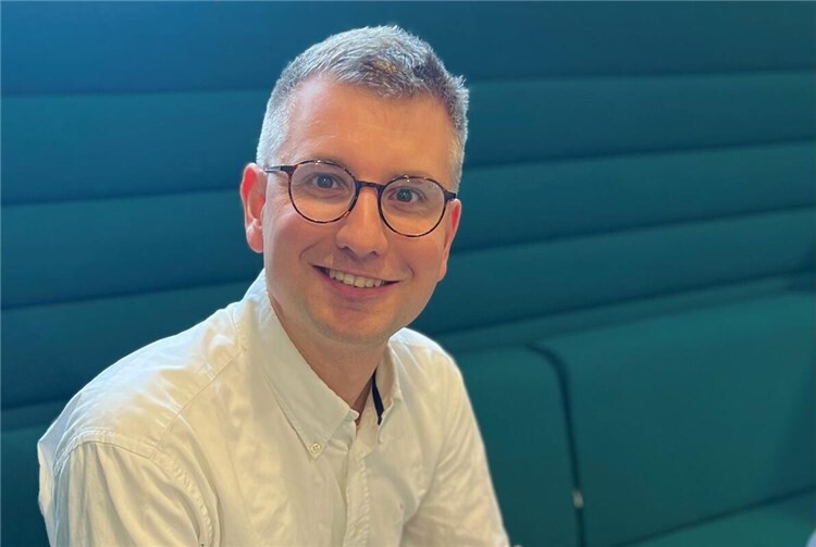 Jens Münster, CDU-Landtagsabgeordneter im Kreis Cochem-Zell, las zum Vorlesetag an den Grundschulen in Cochem und Bullay vor. Foto: Maike Malzahn