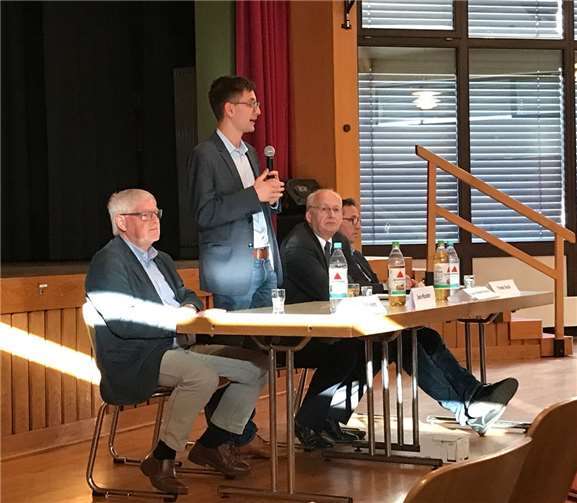 Jens Münster eröffnete die Diskussionsrunde.