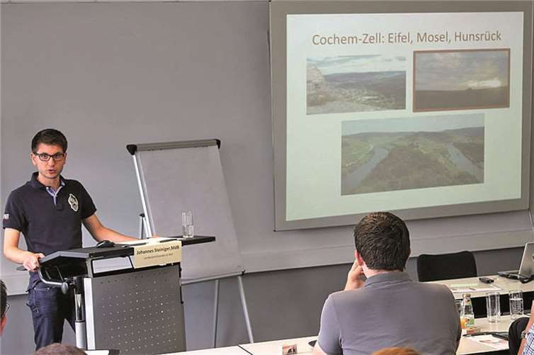 Jens Münster stellt die politische und wirtschaftliche Struktur des Landkreises Cochem-Zell vor.