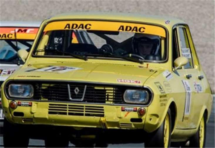 Jens Schmitt im historischen Renault 12 TS.Foto: privat